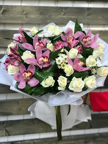 Букет цветов из: Розы и Хризантемы в Горно-Алтайске