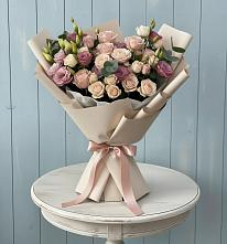 Букет цветов из:  Розы и Лизиантусы в Горно-Алтайске