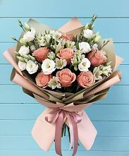 Букет цветов из:  Розы, Альстромерии и Лизиантусы в Горно-Алтайске
