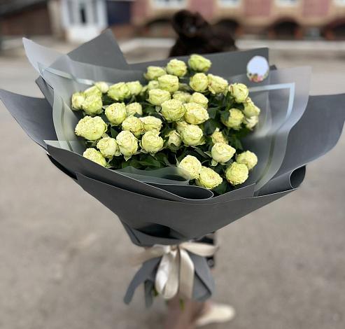 Букет Белые кустовые розы Солинеро в Горно-Алтайске