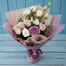 Букет цветов из:  Розы и Лизиантусы в Горно-Алтайске