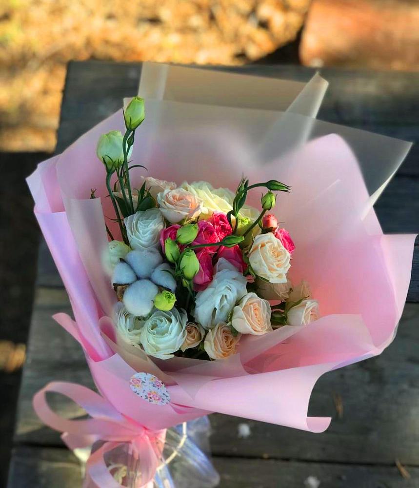 Букет цветов из: Розы и Лизиантусы в Горно-Алтайске