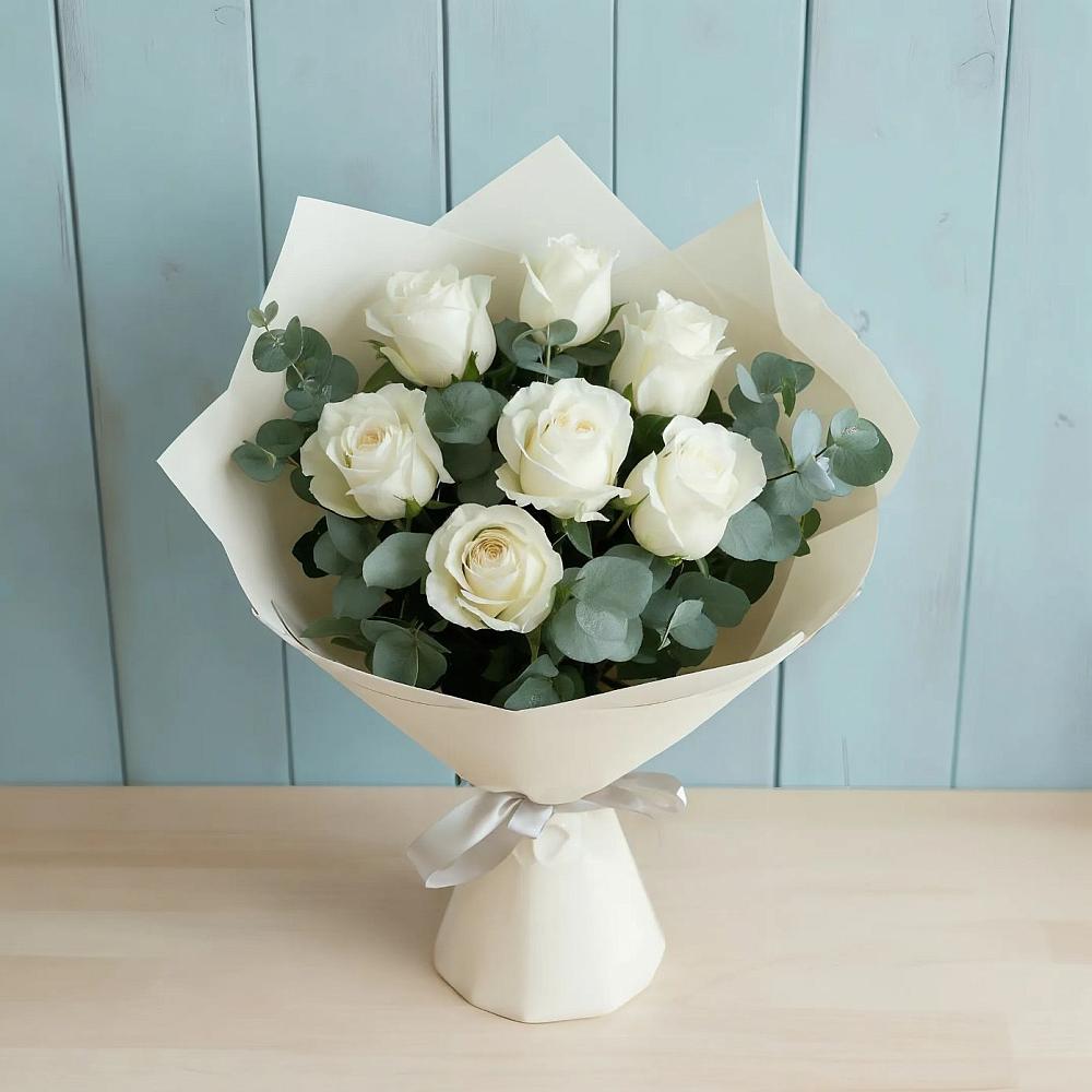 Букет Белые розы в Эвкалипте в Горно-Алтайске