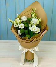 Букет цветов из:  Хризантемы и Лизиантусы в Горно-Алтайске