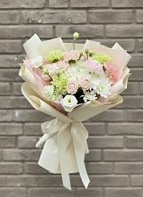 Букет цветов из:  Гвоздики, Розы, Лизиантусы и Хризантемы в Горно-Алтайске