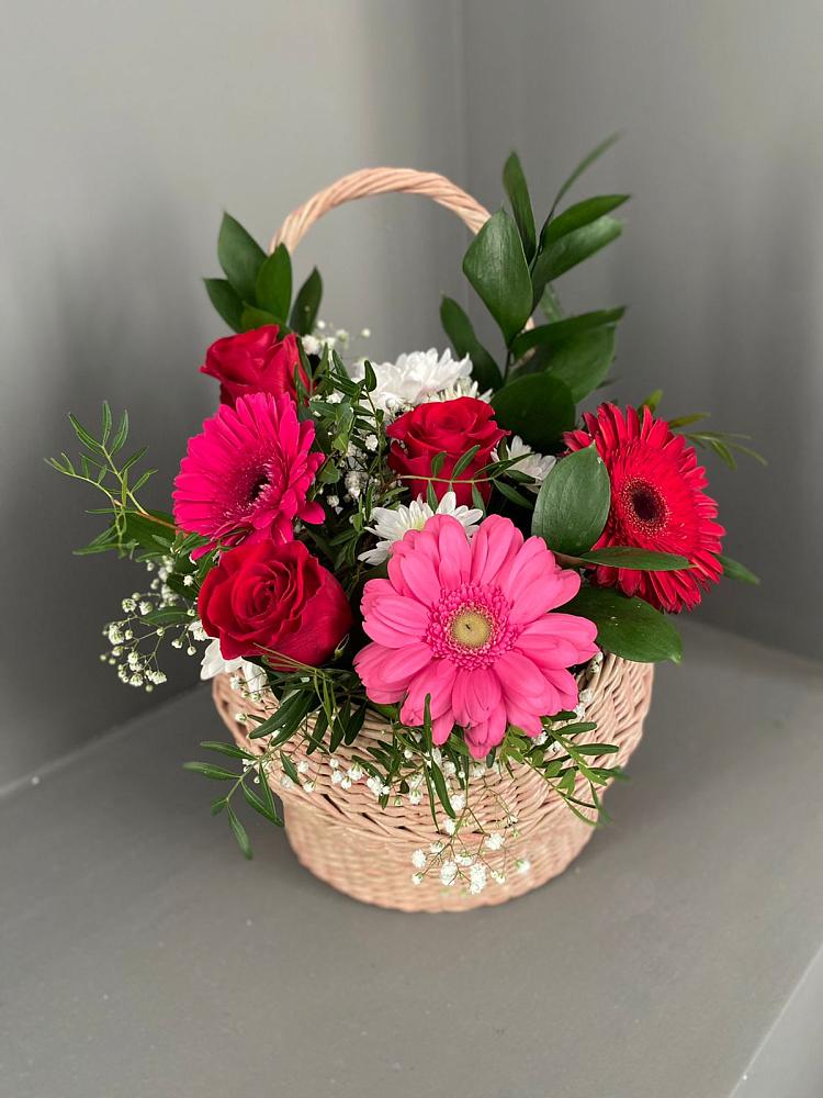 Цветочная композиция из Розы, Хризантемы и Герберы в корзине в Горно-Алтайске