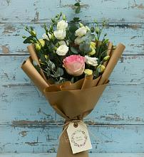 Букет цветов из:  Розы и Лизиантусы в Горно-Алтайске