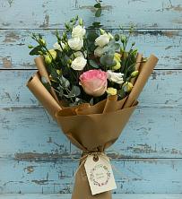 Букет цветов из:  Розы и Лизиантусы в Горно-Алтайске