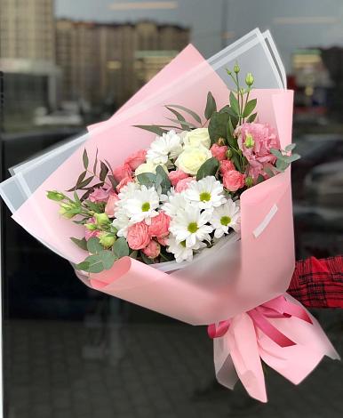Букет цветов из: Розы, Лизиантусы и Хризантемы в Горно-Алтайске