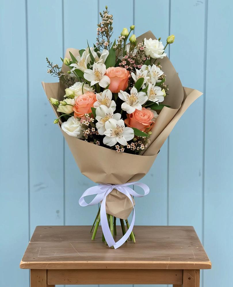 Букет цветов из: Альстромерии, Лизиантусы, Розы и Хризантемы в Горно-Алтайске