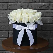 Цветочная композиция из Розы в шляпной коробке в Горно-Алтайске