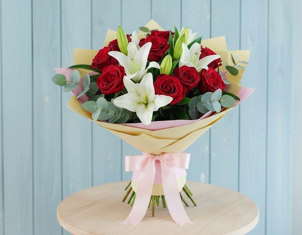 Букет цветов из: Лилии и Розы в Горно-Алтайске